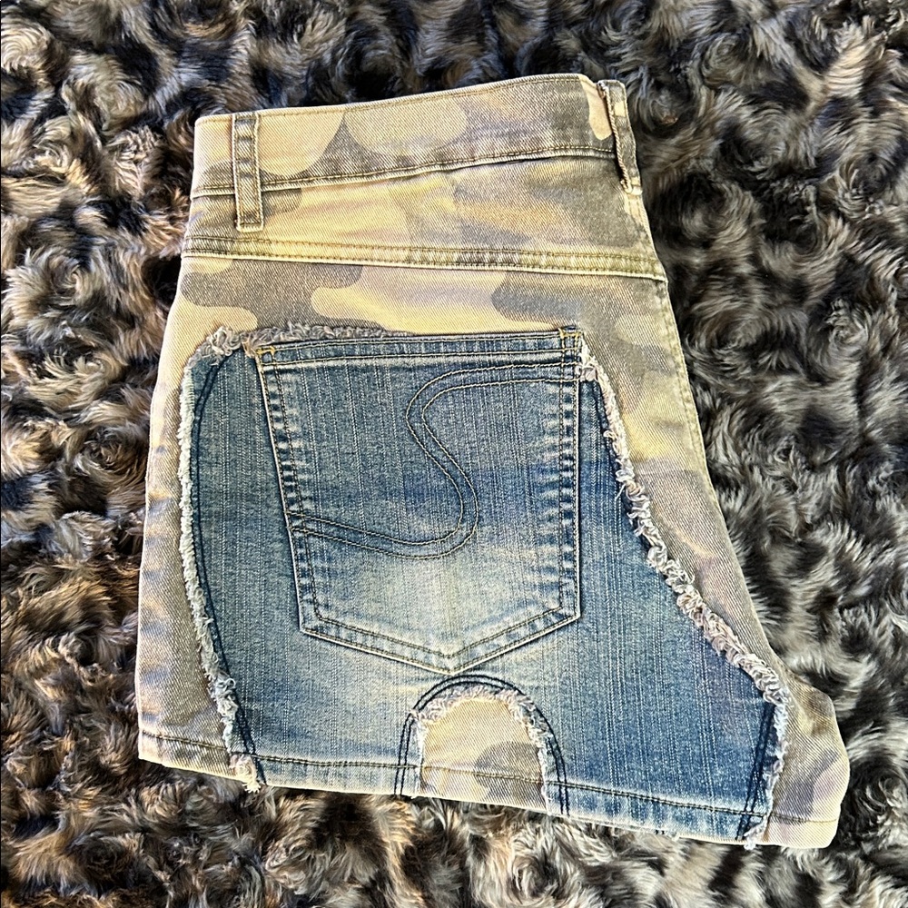 Lazerjeans Camouflage Denim Shorts with Jean patchwork detail - Picture 3 of 16